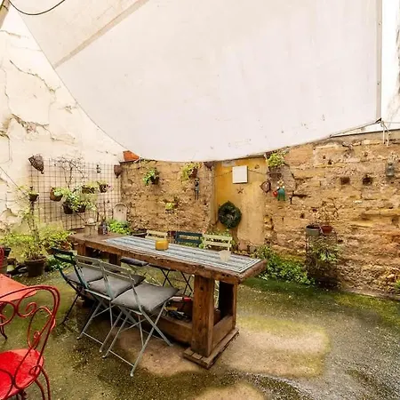 Le Marais - Private 3br House With Terrace Nocleg ze śniadaniem 4*